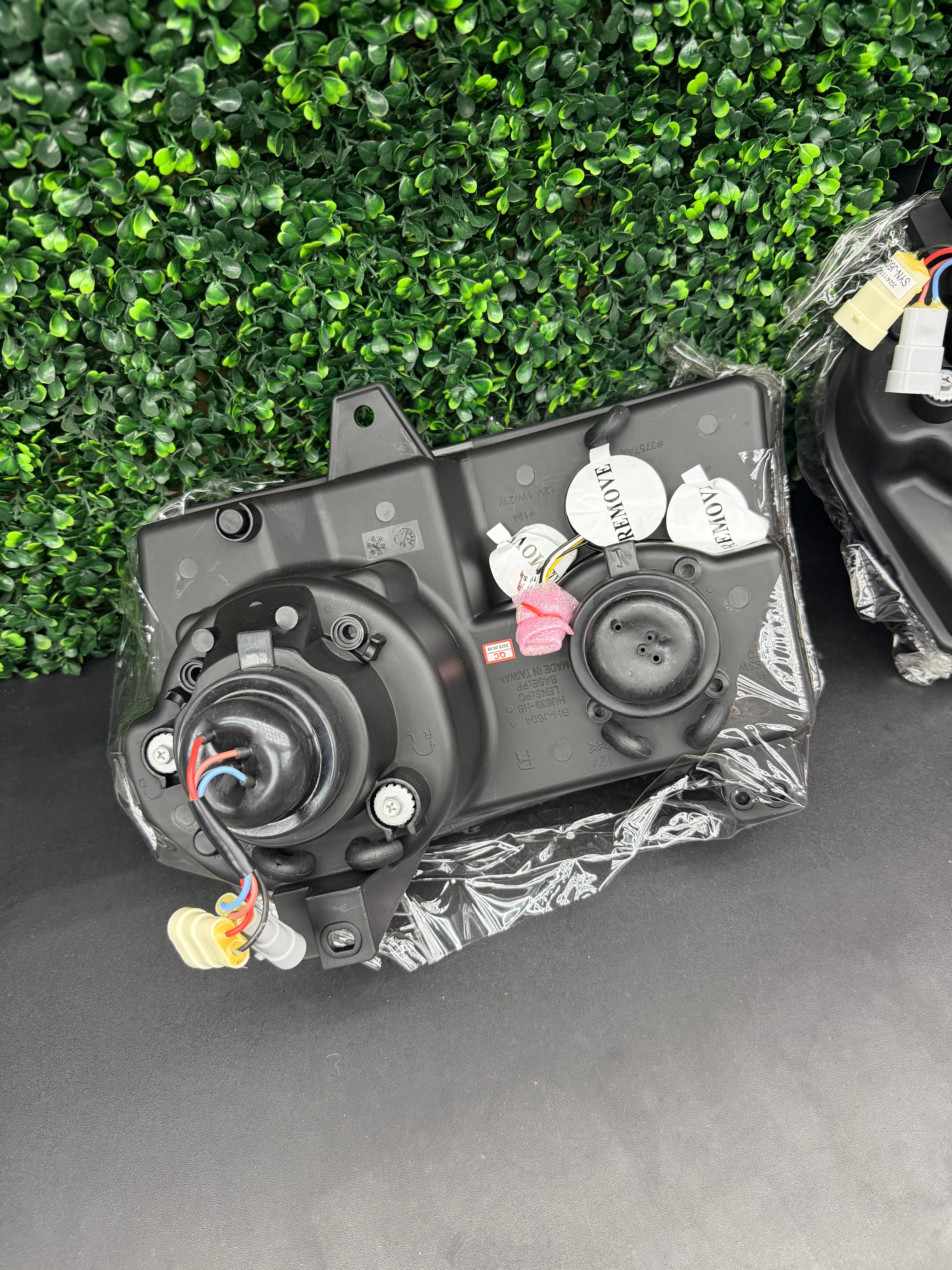 2005-2010 Chrysler 300 Headlights